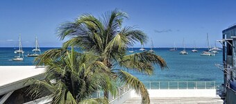 Kokonut, pool, oceanfront, Grand Case downtown, parking