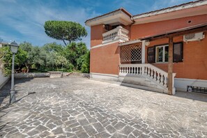Exterior - Apartment with balcony in the Roman countryside (Spregamore)