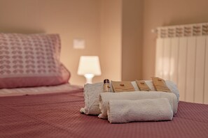 1 chambre, bureau, fer et planche à repasser, Wi-Fi gratuit