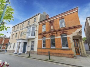 Front of property - The Windmill (Alford)