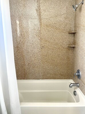 Condo, 1 habitación | Baño | Toallas