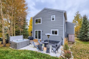 House, 2 Bedrooms | Property grounds - 2 Bedroom PLATINUM Vacation Paradise! Hot Tub,Kick back in Style! 2 Home by RedAwning (Dillon)