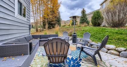 2 Bedroom PLATINUM Vacation Paradise! Hot Tub,Kick back in Style! 2 Home by RedAwning