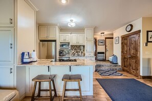 Apartamento, 1 habitación | Cocina privada | Frigorífico, horno, cafetera o tetera y tostadora