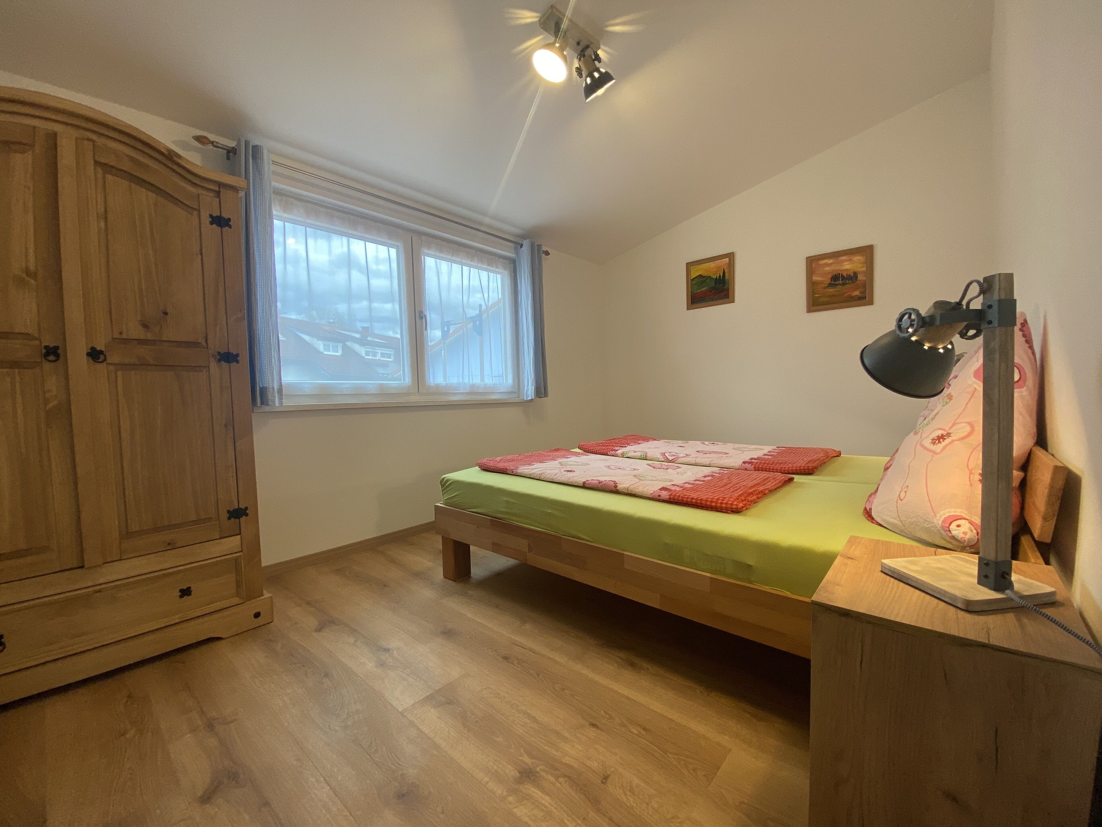 2 bedrooms, travel crib, free WiFi, bed sheets