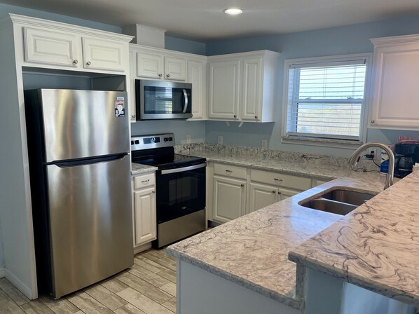 Apartment, 3 Schlafzimmer | Eigene Küche | Kühlschrank, Ofen, Wasserkocher mit Kaffee-/Teezubehör, Toaster