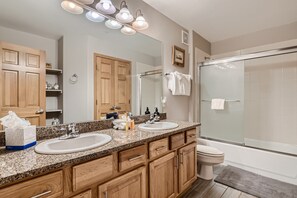 Condo, 1 Bedroom | Bathroom | Towels - Relax In This New Tarn Landing Condo In Great Frisco Location! 2 Bedroom Condo by RedAwning (Frisco)