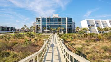 Condo (2 Bedrooms) | Property amenity