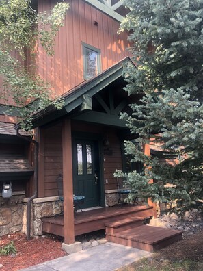 House, 2 Bedrooms | Exterior