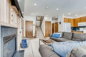 House, 2 Bedrooms | Living area