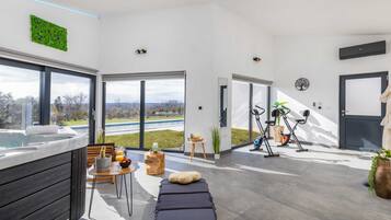 Villa (Six Bedroom Villa with Swimming Pool) | Indoor spa tub