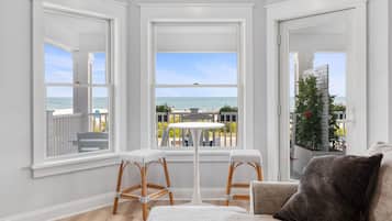 Smart-TV, Kamin, Tischtennisplatte