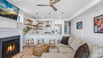 Smart TV, fireplace
