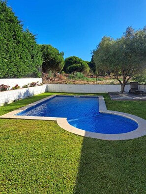 Outdoor pool - Meco, Villa by the beach (Sesimbra)