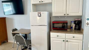 Condo, 1 Bedroom | Private kitchen