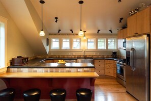 Dining tables - Sitka Bungalow (Sitka)