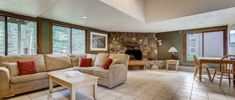 Condo, 3 Bedrooms | Interior