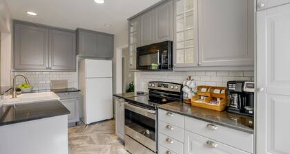 Charming Bungalow in Quiet Tahoe Park Neighborhood