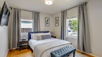 2 bedrooms, desk, travel crib, free WiFi