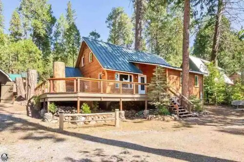 Family Friendly Cozy Cabin Retreat for All Seasons