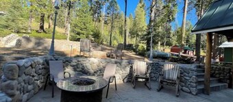 Family Friendly Cozy Cabin Retreat for All Seasons