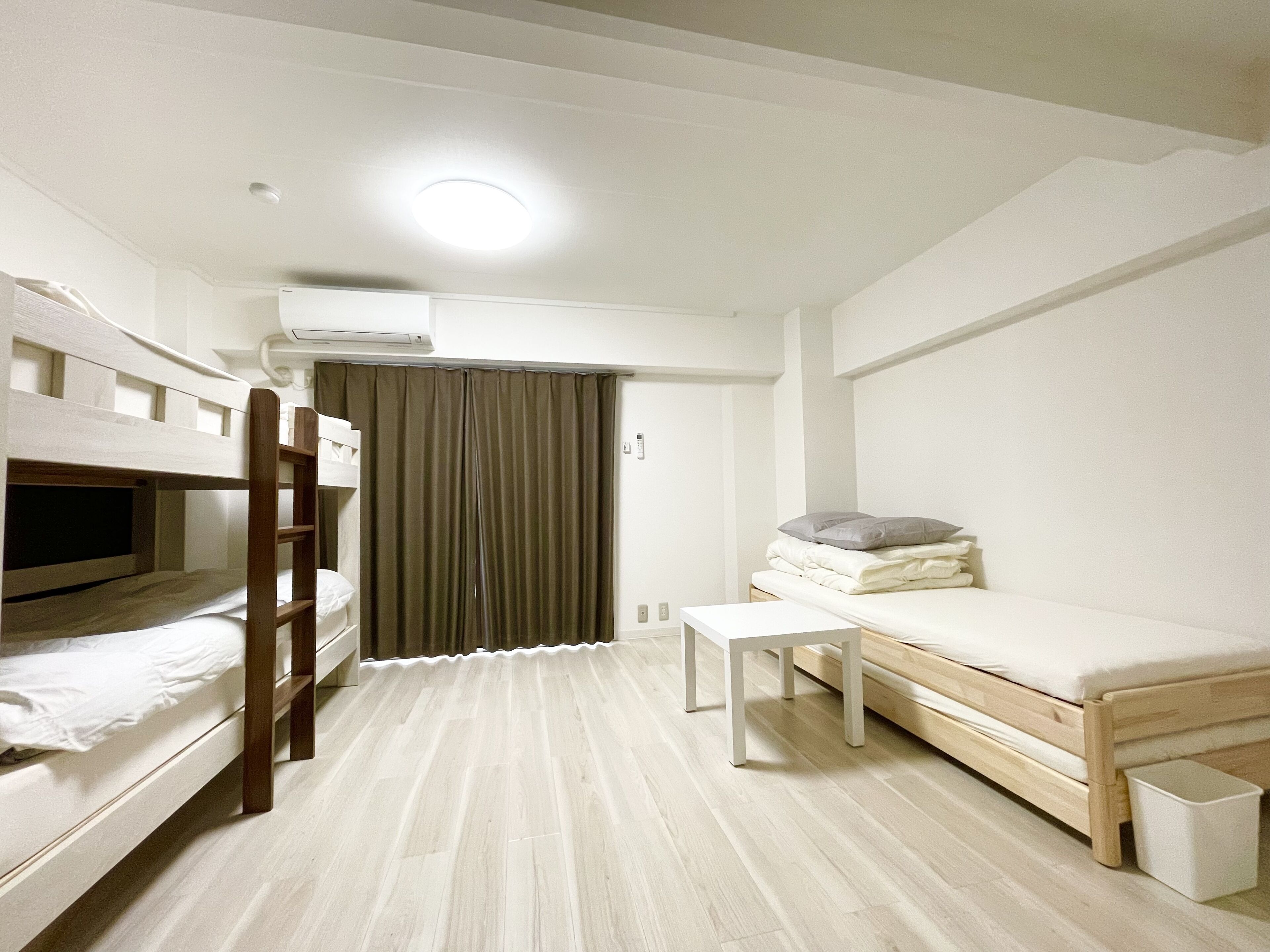 1 室のベッドルーム、WiFi (無料)、ベッドシーツ