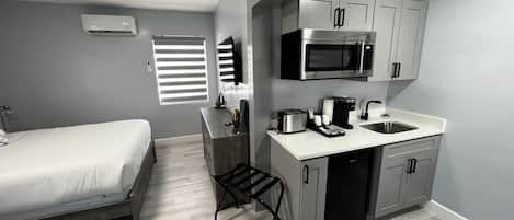 1 bedroom, desk, free WiFi, bed sheets