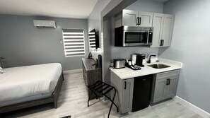 1 bedroom, desk, free WiFi, bed sheets