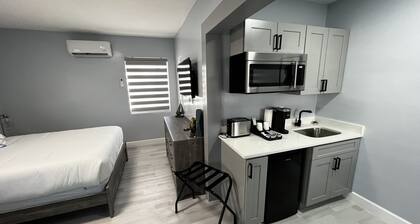 Cozy Beachside Modern Boutique Hotel Suite with Kitchen - by Oceano Suites