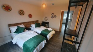 3 bedrooms, blackout curtains, WiFi, bed sheets - Luxury accessible holiday accommodation with a hot tub and hoists. (Banwell)