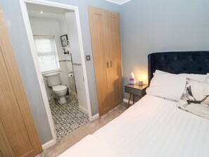 2 bedrooms, individually decorated, individually furnished, free WiFi