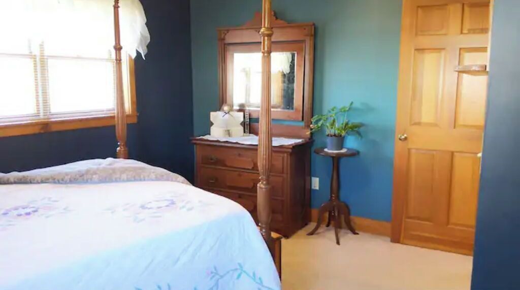 2 Schlafzimmer, Schreibtisch, Bügeleisen/Bügelbrett, Reisekinderbett