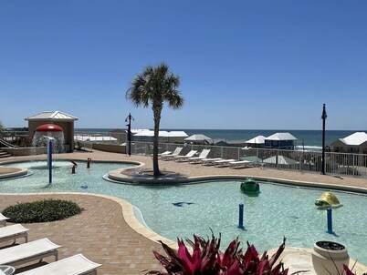 BEST 🌴Stocked Family❤️ Condo! 🌴16th Floor AMAZING GULF Views ❤️Easy Walk to Beach!