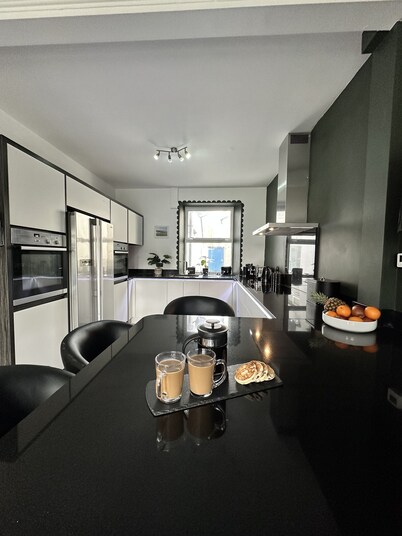 Beautiful House in picturesque Morfa Nefyn. Sleeps 12 and 2 mins from the beach