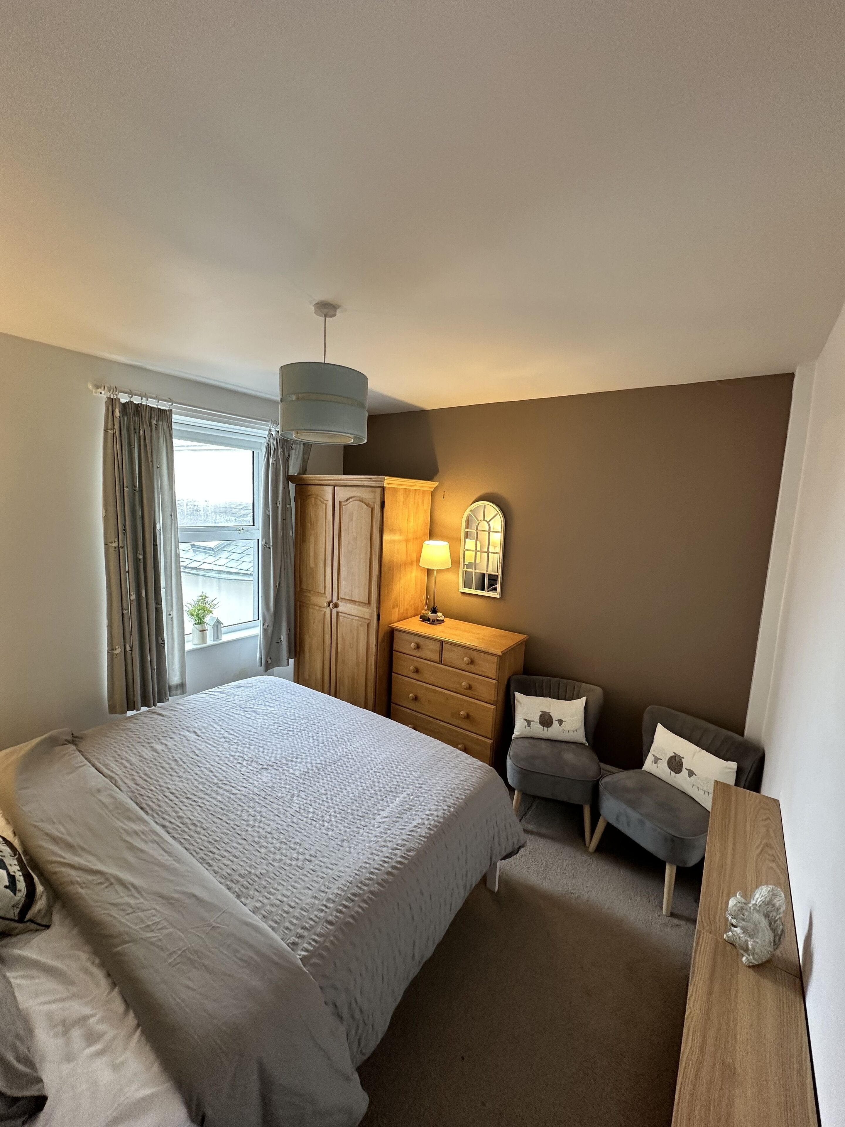 6 bedrooms, travel crib, WiFi