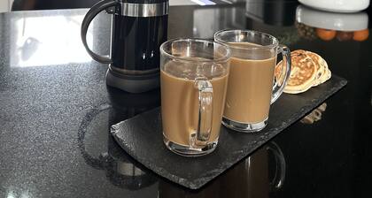 Beautiful House in picturesque Morfa Nefyn. Sleeps 12 and 2 mins from the beach