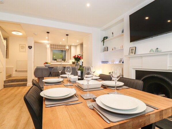 Dining - The Bay Cottage (Ambleside)