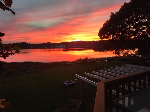 Riverfront house with kyacks fire pit and gym