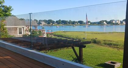 Riverfront house with kyacks fire pit and gym