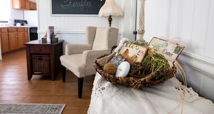 The Firefly is between Waco and Corsicana, 5 minutes from the Navarro Mills Lake