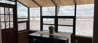 Spacious 5 BR Home w/ Hot Tub in Wine Country on Lake Erie