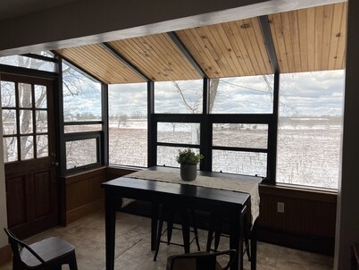 Spacious 5 BR Home w/ Hot Tub in Wine Country on Lake Erie