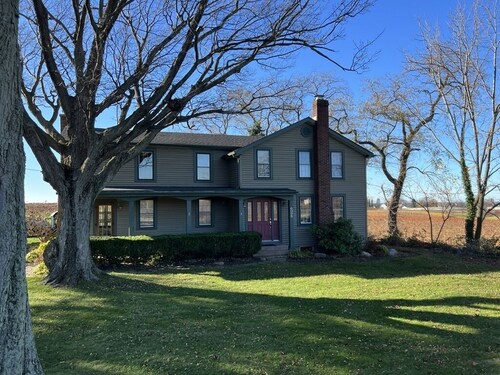 Spacious 5 BR Home w/ Hot Tub in Wine Country on Lake Erie