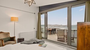 2 室のベッドルーム、デスク、アイロン / アイロン台、旅行用ベビーベッド