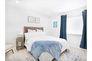 1 bedroom, WiFi - Remodeled 1 bedroom apartment 2 blocks to beach! (Redondo Beach)