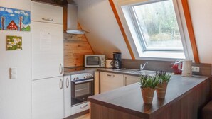Kaffetrakter/tekoker, kjøleskap, mikrobølgeovn og kokeplater