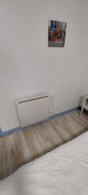 1 Schlafzimmer, Schreibtisch, BĂŒgeleisen/BĂŒgelbrett, kostenloses WLAN