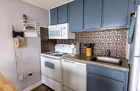 冰箱、微波炉、烤箱、炉灶