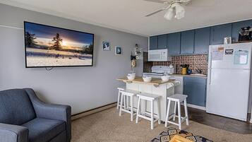 Televisión, chimenea, videojuegos y libros