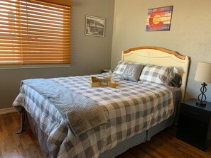 1 chambre, bureau, fer et planche à repasser, accès au Wi-Fi (inclus)